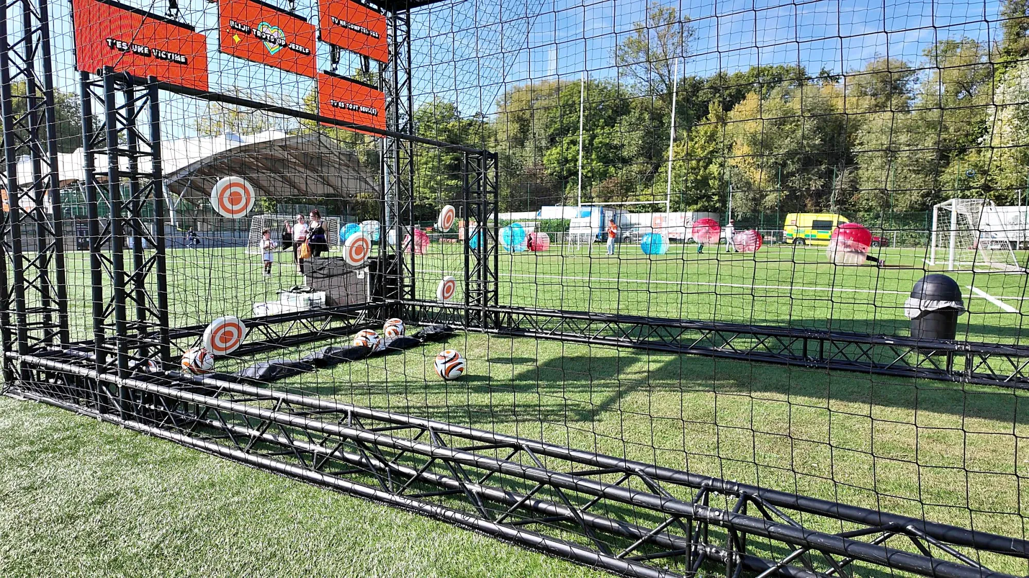 Doelwitten voor een voetbalkooi — beeld 8