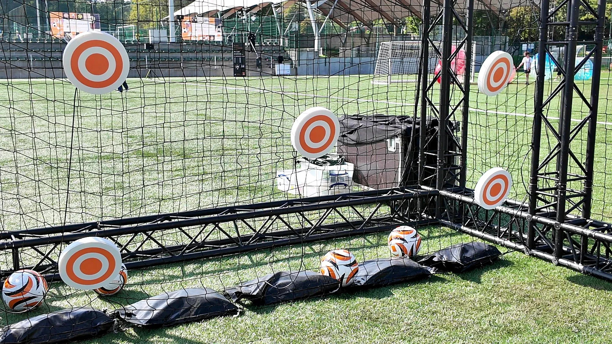 Doelwitten voor een voetbalkooi — beeld 4