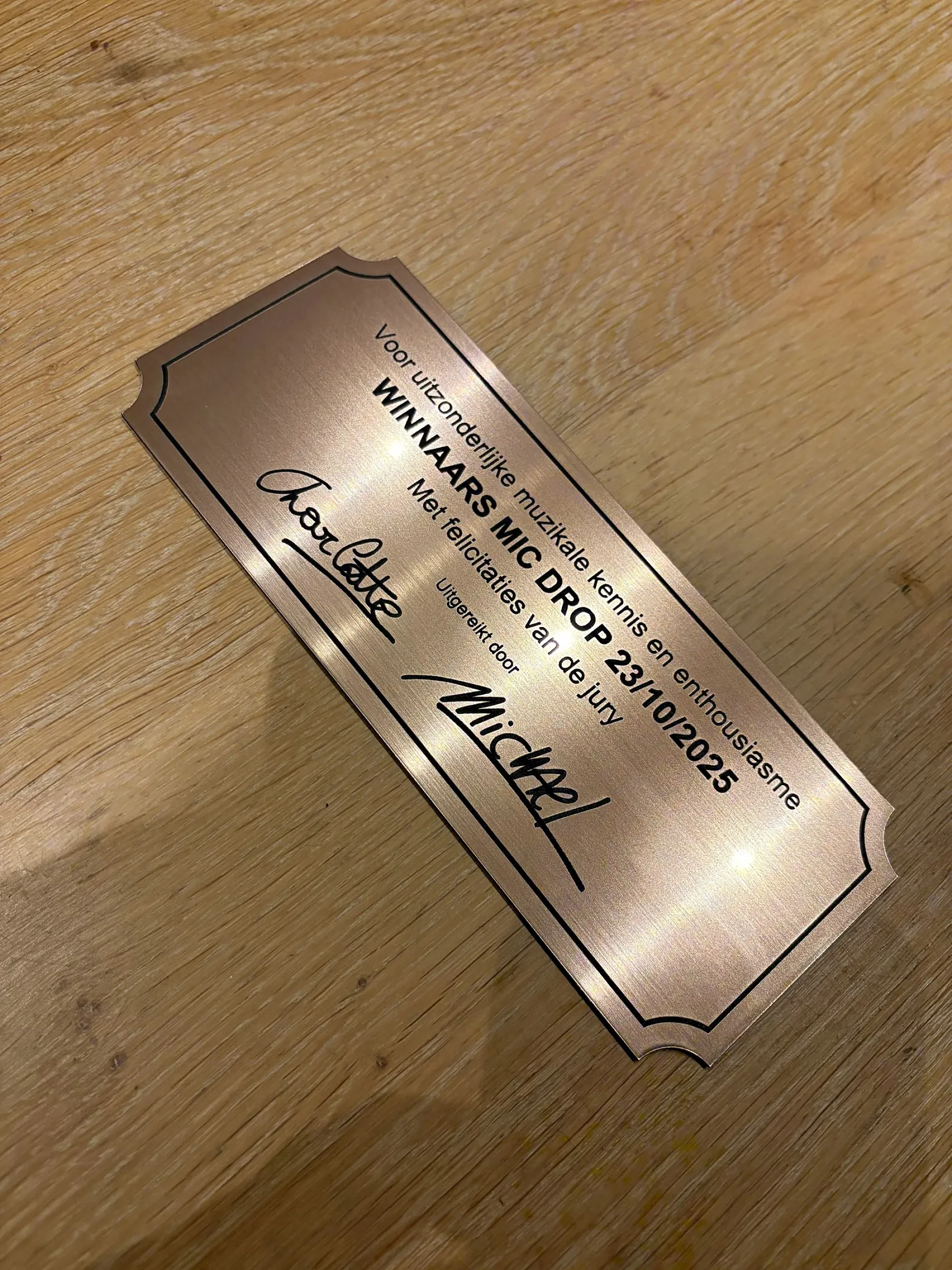 Gouden plaat voor Mic Drop — beeld 4